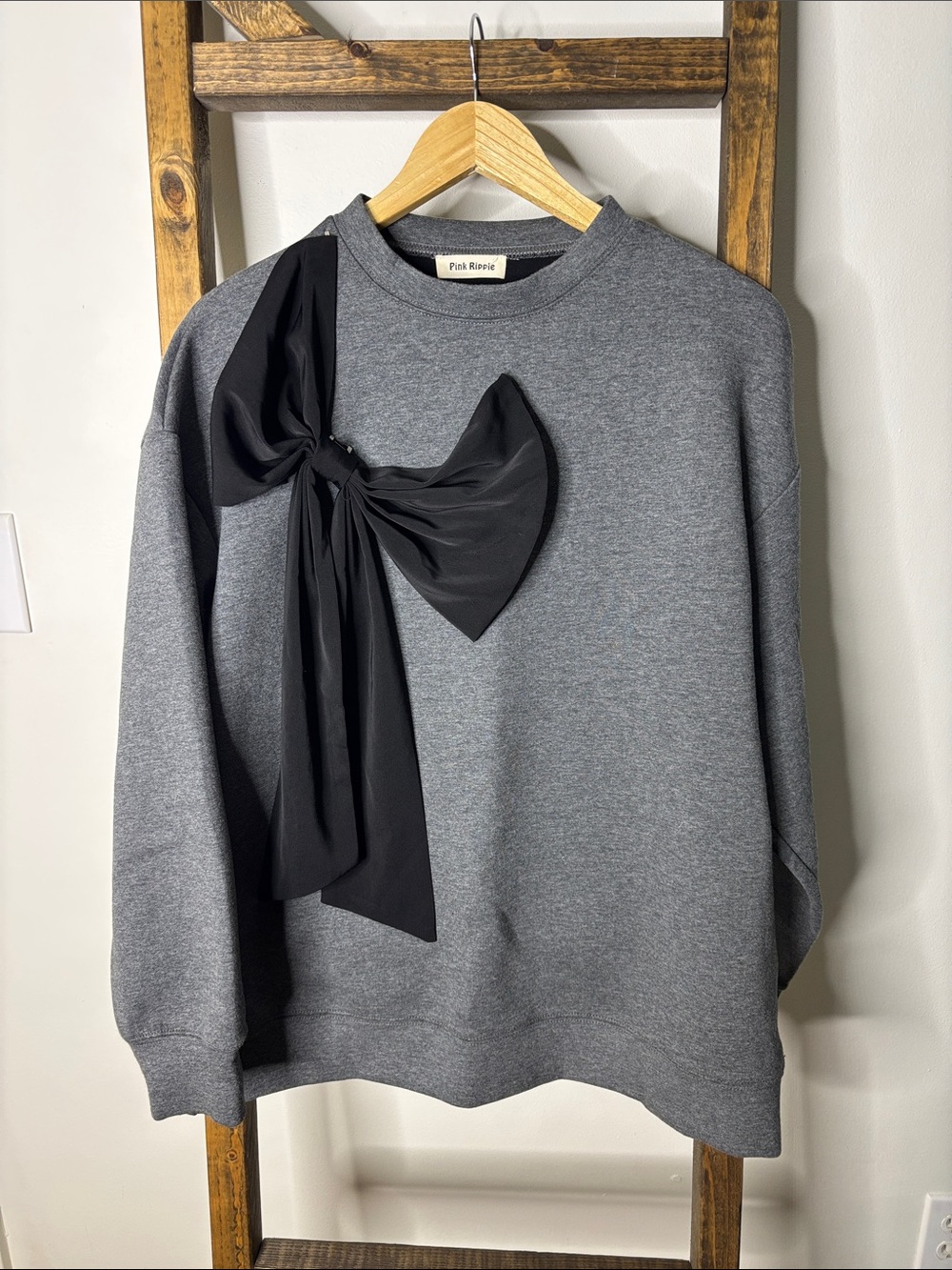 Pink Ripple Gray Crewneck Sweatshirt with Black Bow Accent Size L